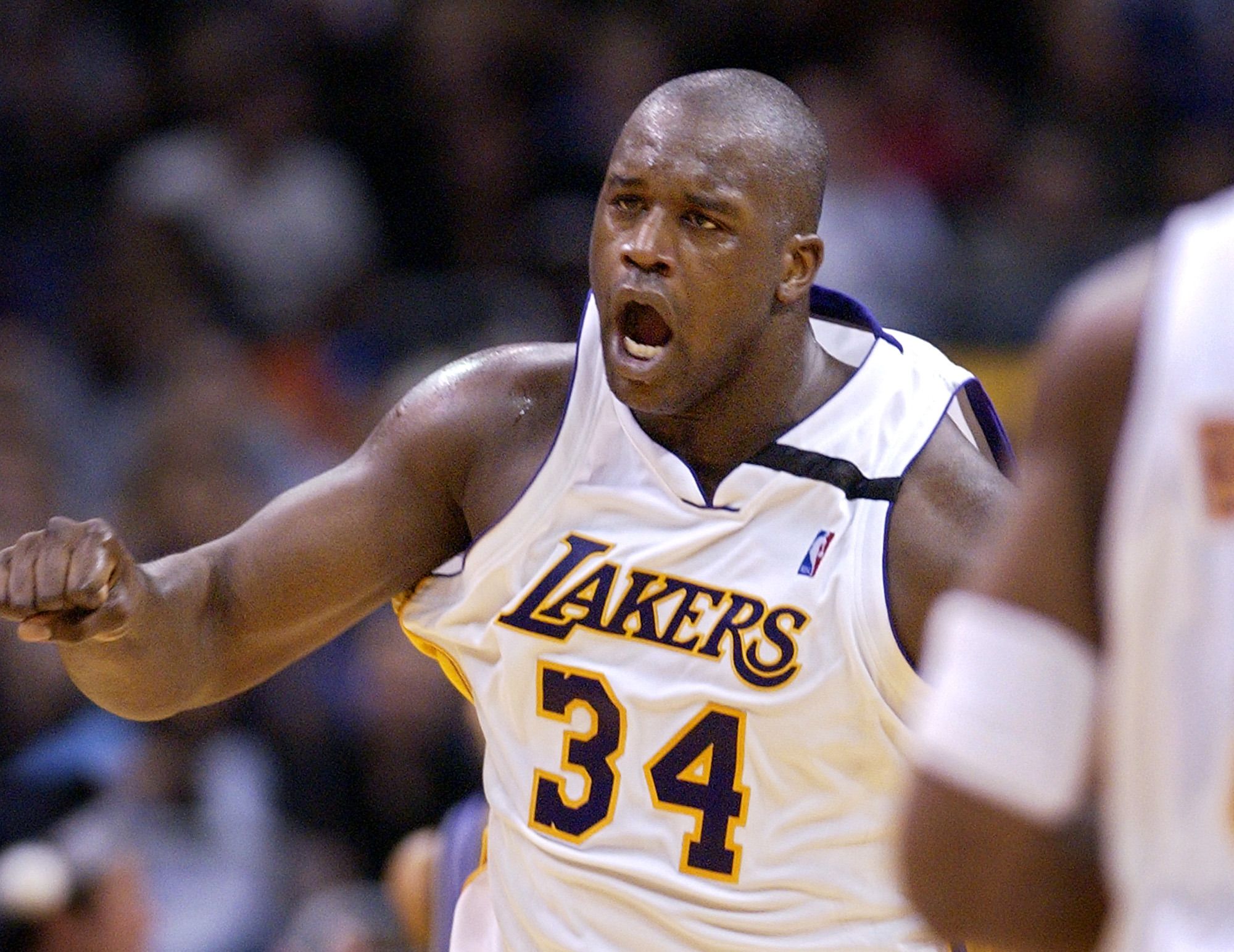 阿隆索听劝！首发拿掉1主力，皇马3-0差榜首1分，西甲2强争冠（阿隆索采纳建议！首发撤下一主力，皇马3-0奏凯距榜首仅1分，西甲双雄争冠白热化）