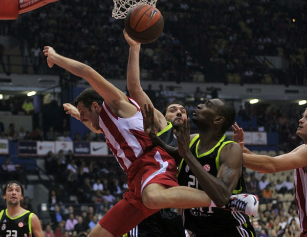 普里查德和沃尔什第二节得分均上双，上半场合砍28分9板6助（普里查德、沃尔什次节同上双，半场合砍28分9板6助）