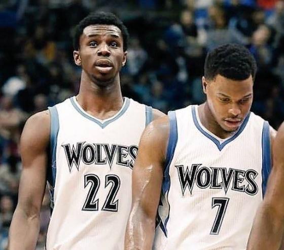 胡尔克完成职业生涯500球里程碑，球迷打出巨型TIFO致敬（胡尔克生涯500球达成，球迷巨幅TIFO致敬）