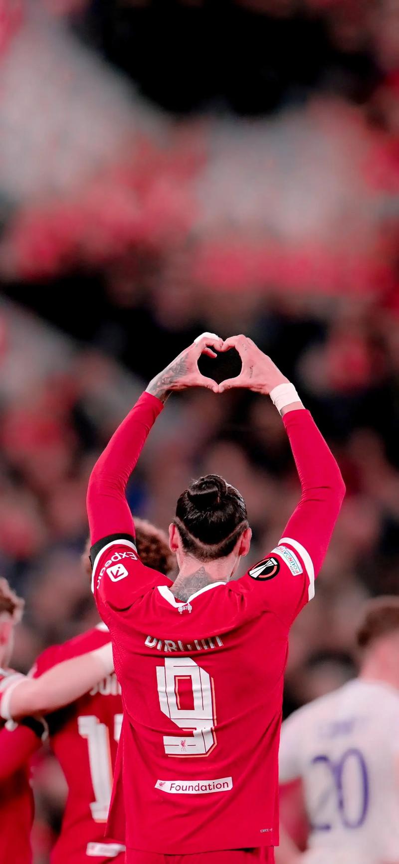 非洲杯战报：姆伯莫献助攻，埃永闪击制胜，喀麦隆1-0加蓬（非洲杯快讯：姆伯莫送妙传，埃永闪击建功，喀麦隆1-0小胜加蓬）