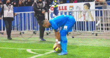 TA：弗林蓬通过瑜伽和普拉提预防伤病，战热刺将回归大名单（TA报道：弗林蓬以瑜伽与普拉提预防伤病，战热刺将重返大名单）