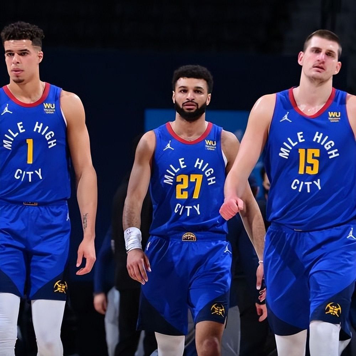 伏地魔！鹈鹕新秀费尔斯连续贴地逼抢 造成对手24秒（地板狂魔！鹈鹕新秀费尔斯连续贴地逼抢，迫使对手24秒违例）