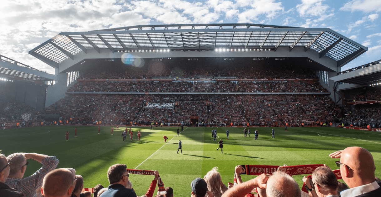 老队友再相见！克莱赛后与库里、追梦深情拥抱致意（旧日战友重聚！克莱赛后与库里、追梦深情相拥致意）