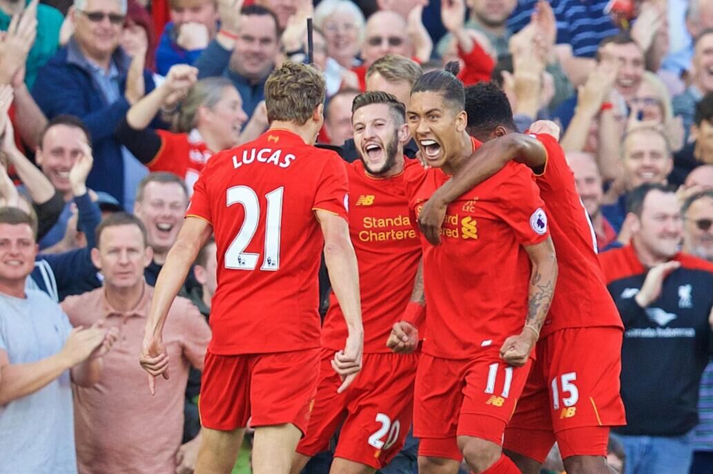 上海申花客场对阵广岛三箭，虽0-2落败，但有望晋级，展现顽强斗志，助力海港复仇。（申花客场0-2负广岛三箭 仍存晋级曙光，顽强斗志助力海港复仇）