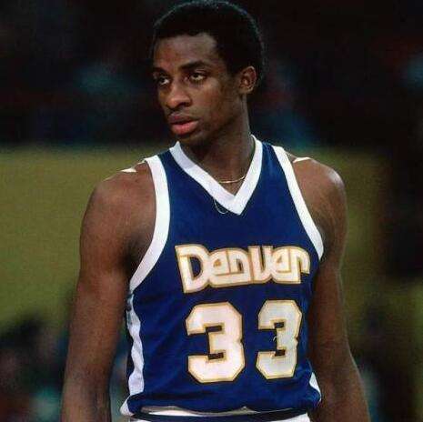 TA：佳夫此前被外界低估了，他现在已经是纽卡的领袖之一（TA：佳夫曾被普遍看轻，如今已成长为纽卡领袖之一）