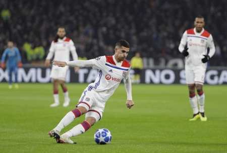 多特4-0十人黄潜，吉拉西双响，阿德耶米、斯文松建功，法比奥-席尔瓦失点（多特4-0完胜十人黄潜：吉拉西梅开二度，阿德耶米和斯文松破门，法比奥-席尔瓦点球失手）