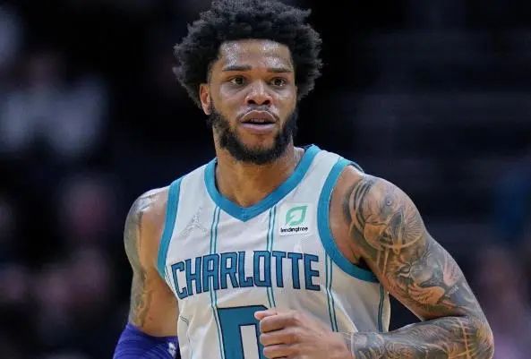 篮球湖人球员连续三场得分上双（湖人球员连续三场砍下两位数得分）