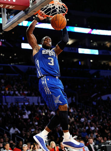 NBA杯8强战东部对阵出炉：魔术vs热火、尼克斯vs猛龙（NBA杯东部8强对阵揭晓：魔术战热火，尼克斯迎战猛龙）