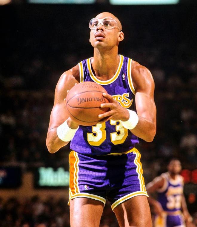 伊格莱西亚斯西甲对巴萨已打入5球，仅次于他对赫罗纳的6球（伊格莱西亚斯在西甲对阵巴萨已进5球，仅次于面对赫罗纳的6球）