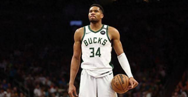 马尔基西奥玩皇马传奇二选一：C罗＞齐达内、大罗（马尔基西奥评皇马传奇对决：C罗力压齐达内与大罗）