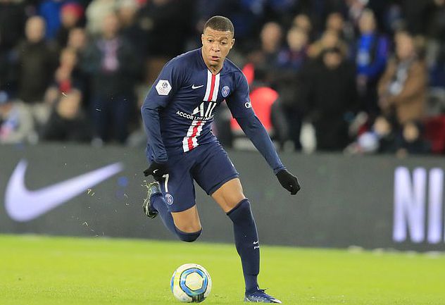 誓死保卫阿隆索？头戴钢盔手拿武器的企鹅卫兵已占领评论区（阿隆索护卫战打响：钢盔企鹅军团挥武器攻占评论区）