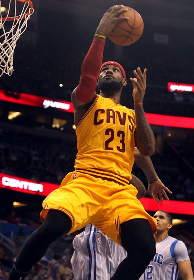 半场：勒沃库森3-0狼堡，蒂尔曼传射，霍夫曼、塔普索巴建功（半场战报：勒沃库森3-0狼堡，蒂尔曼一传一射，霍夫曼、塔普索巴破门）