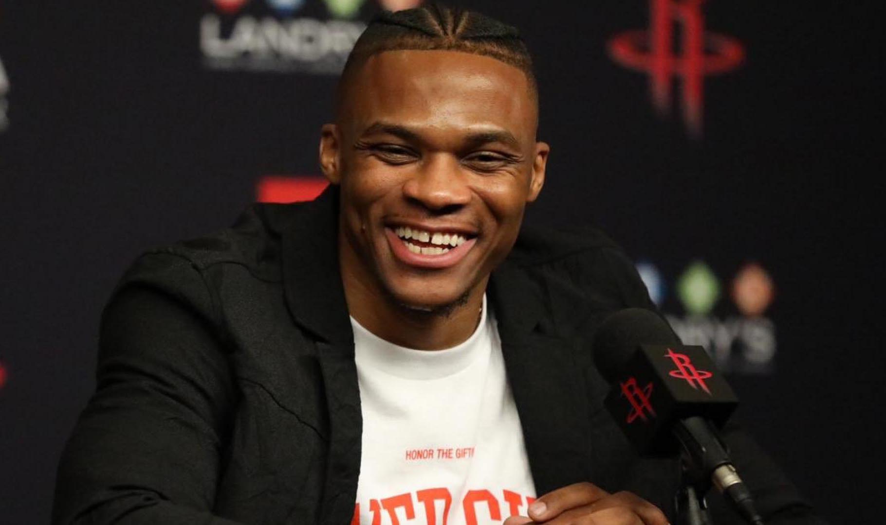 跟队：孙兴慜将留在韩国，以便于完成加盟洛杉矶的转会（随队记者：孙兴慜将留在韩国，以推进加盟洛杉矶的转会手续）