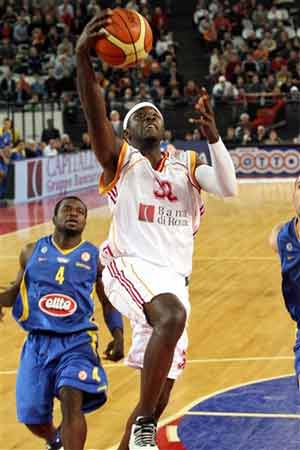 孔帕尼因为人手输球，阿尔特塔则因为人手变得眉清目秀（孔帕尼败在缺兵少将，阿尔特塔仗阵容齐整越发体面）