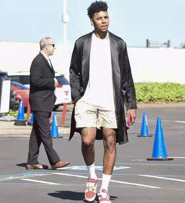 安德森：世界杯潜在首发？我只专注于踢好当下的每场比赛（安德森回应世界杯首发话题：专注当下每一战）