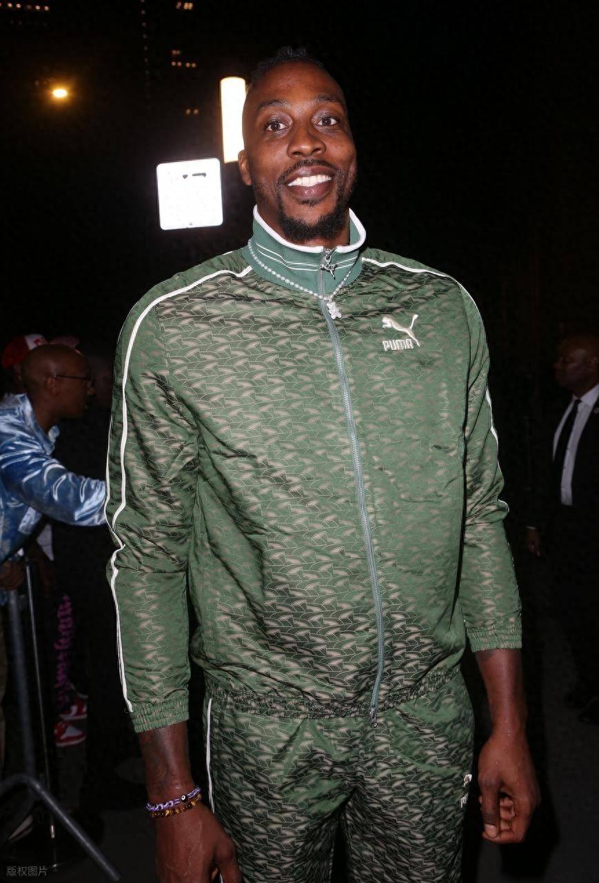 C罗发专访预告片：乔治娜问我要戒指；我资产早就超10亿美元（C罗预热专访：乔治娜催要戒指；身家早破10亿美元）