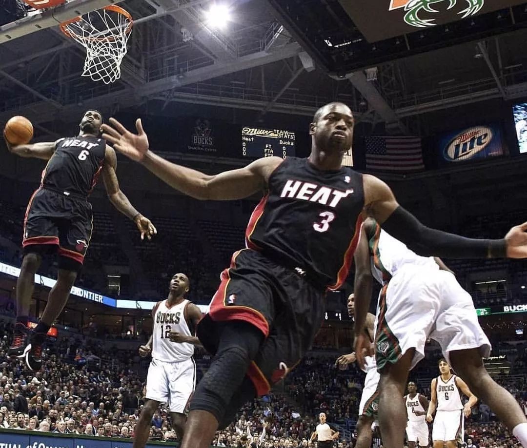 火箭哈登末节爆发连得15分（火箭球星哈登末节狂飙，连取15分）