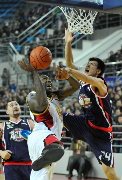 英媒：土耳其一名银行女经理诈骗球员3300万镑，被判入狱102年（英媒：土耳其一银行女经理骗走球员3300万英镑，获刑102年）