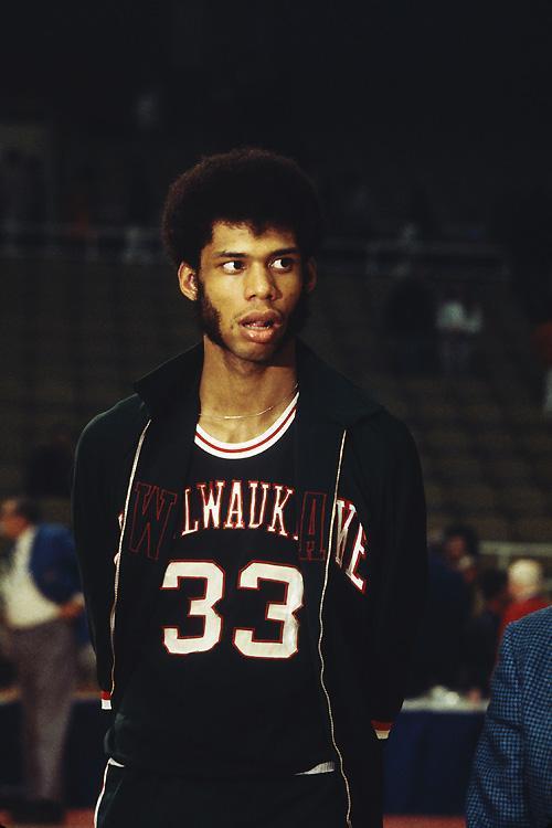 都体：尤文要求斯帕莱蒂遵守正装规定，比赛时不可以穿运动服（都体：尤文要求斯帕莱蒂比赛期间着正装，禁穿运动服）